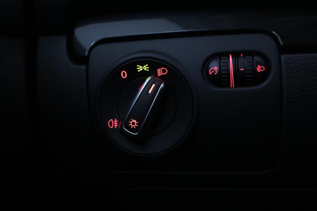 VOLKSWAGEN Golf 2012