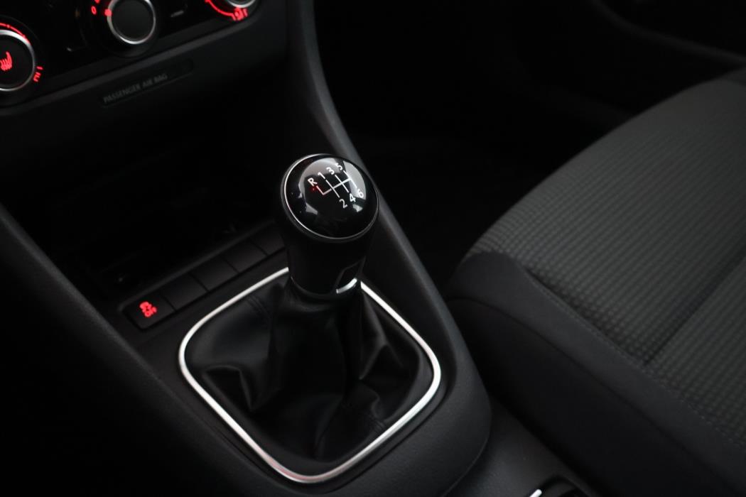 VOLKSWAGEN Golf 2012