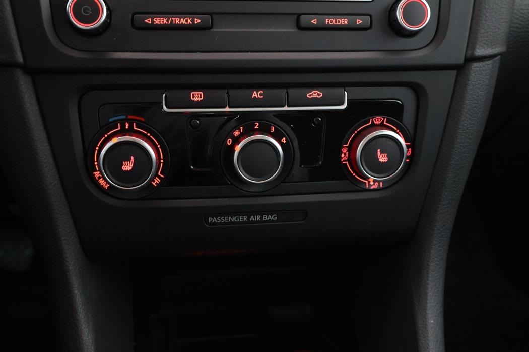 VOLKSWAGEN Golf 2012
