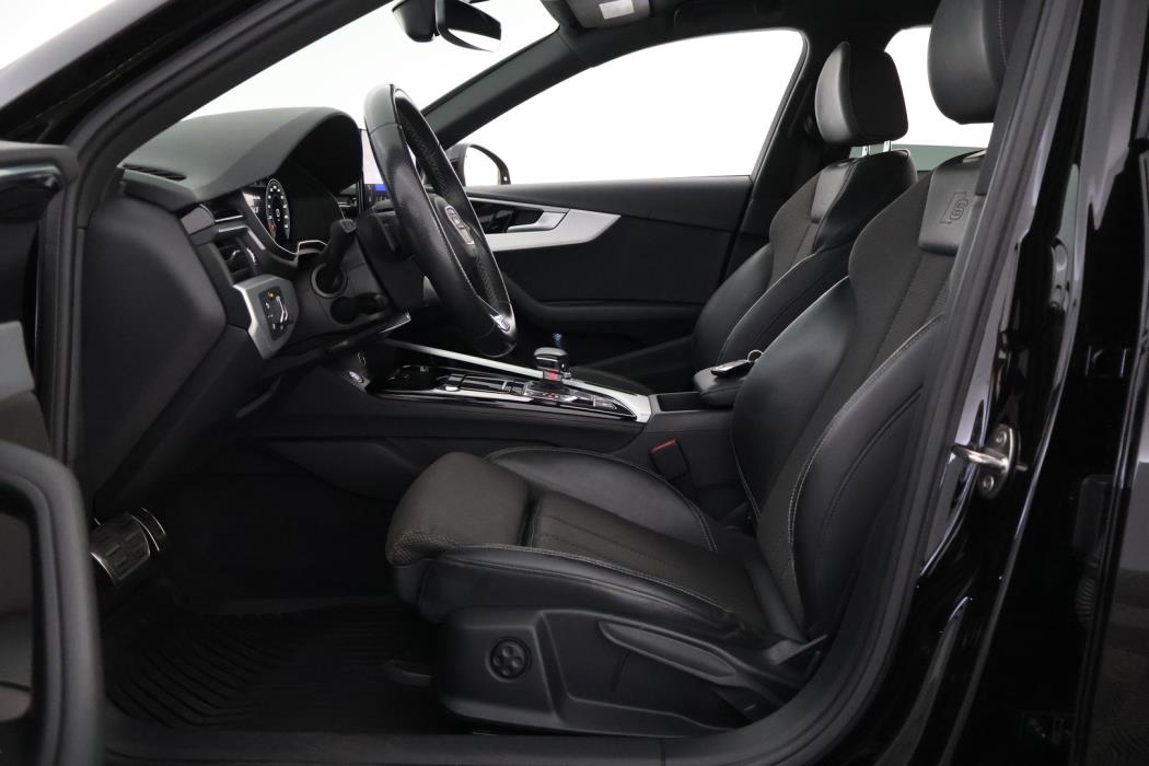 AUDI A4 2021