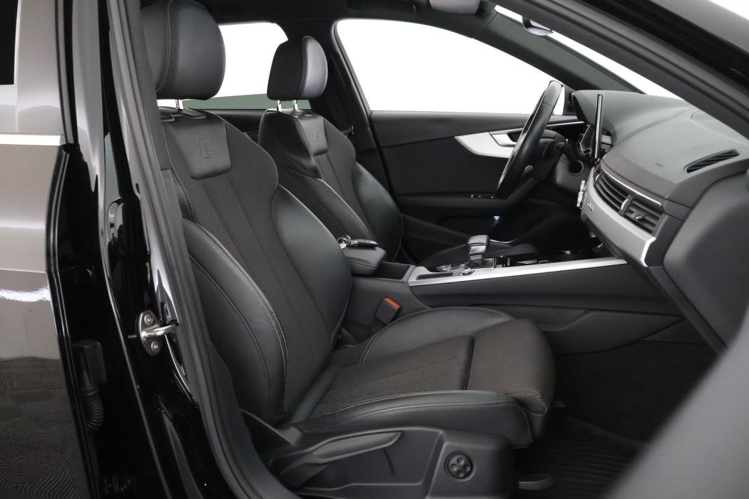 AUDI A4 2021