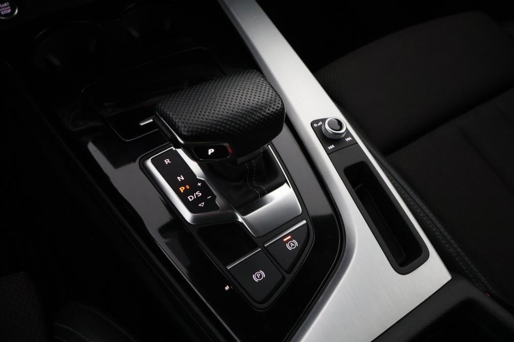 AUDI A4 2021
