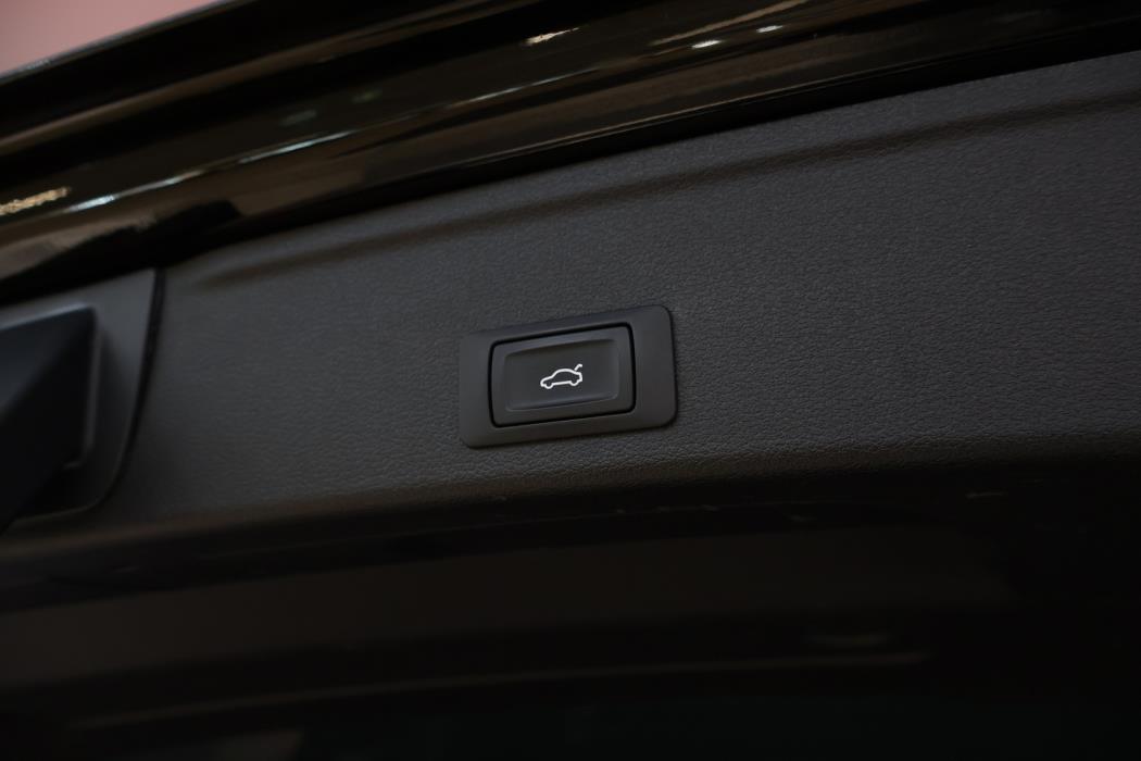 AUDI A4 2021