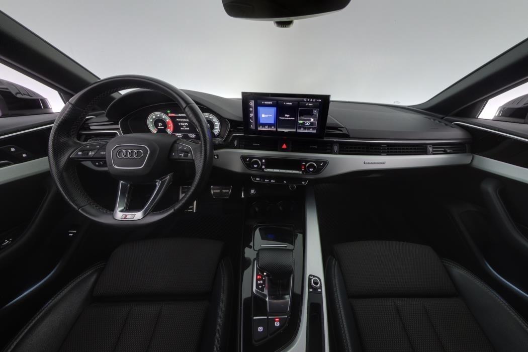 AUDI A4 2021