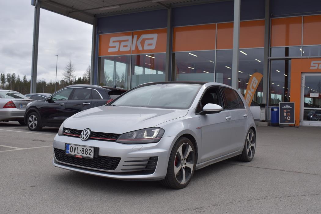 VOLKSWAGEN Golf 2015