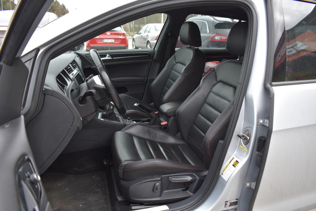 VOLKSWAGEN Golf 2015