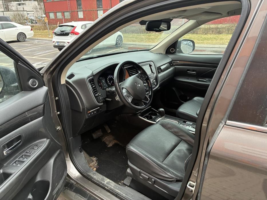 MITSUBISHI Outlander 2018