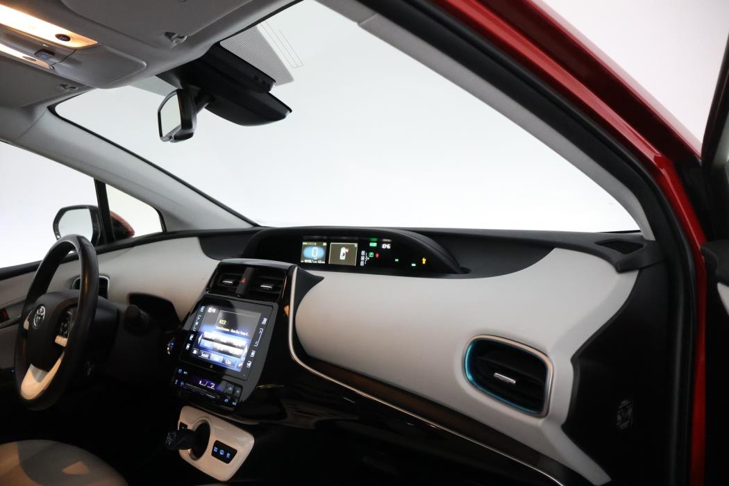 TOYOTA PRIUS 2017