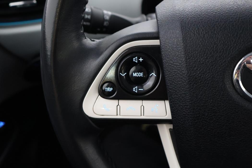 TOYOTA PRIUS 2017