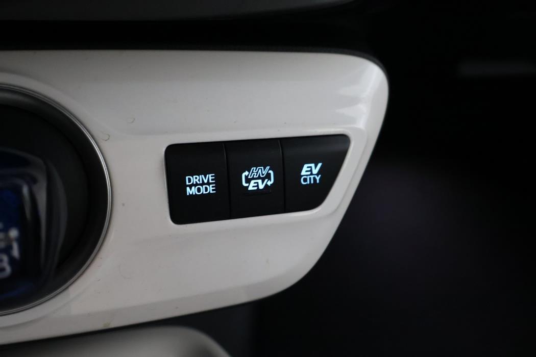 TOYOTA PRIUS 2017