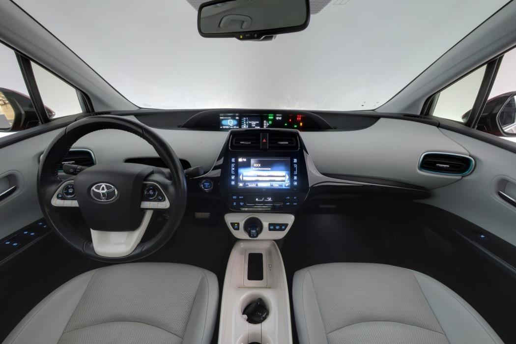 TOYOTA PRIUS 2017