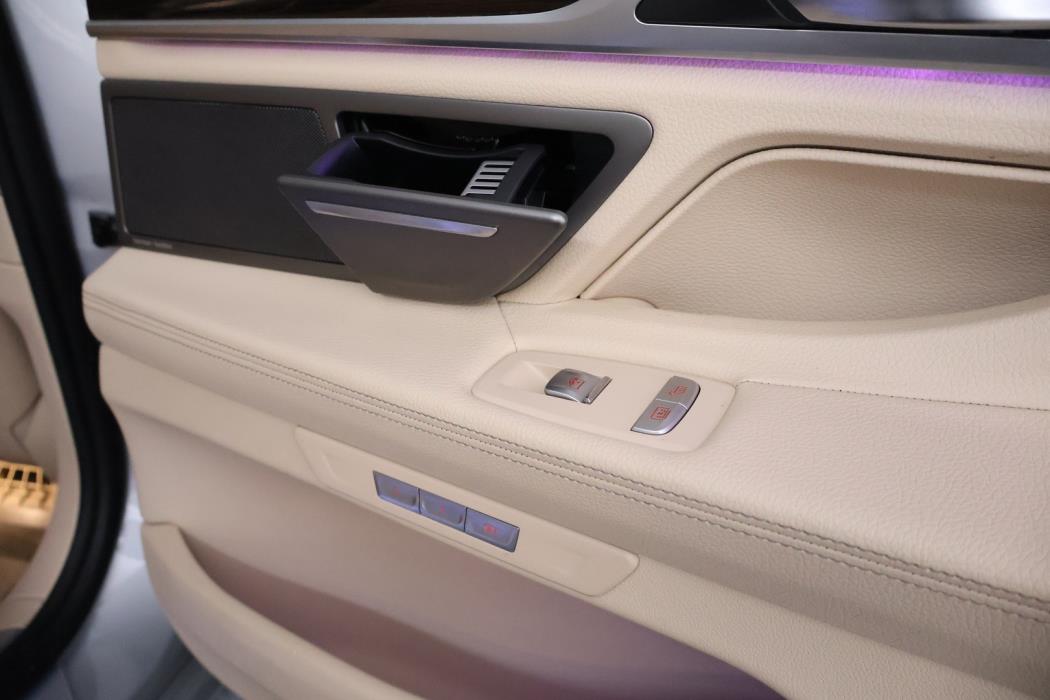 BMW 740 2018
