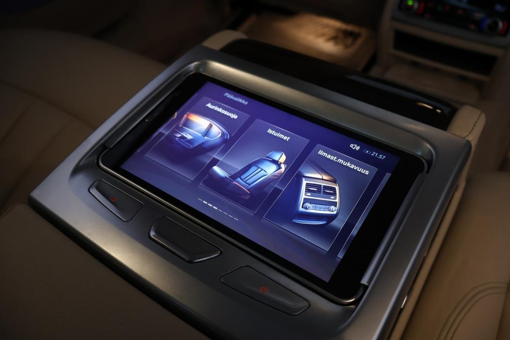 BMW 740 2018