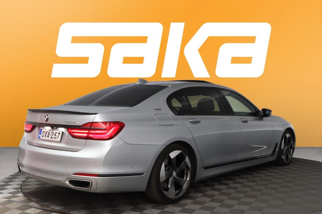 BMW 740 2018