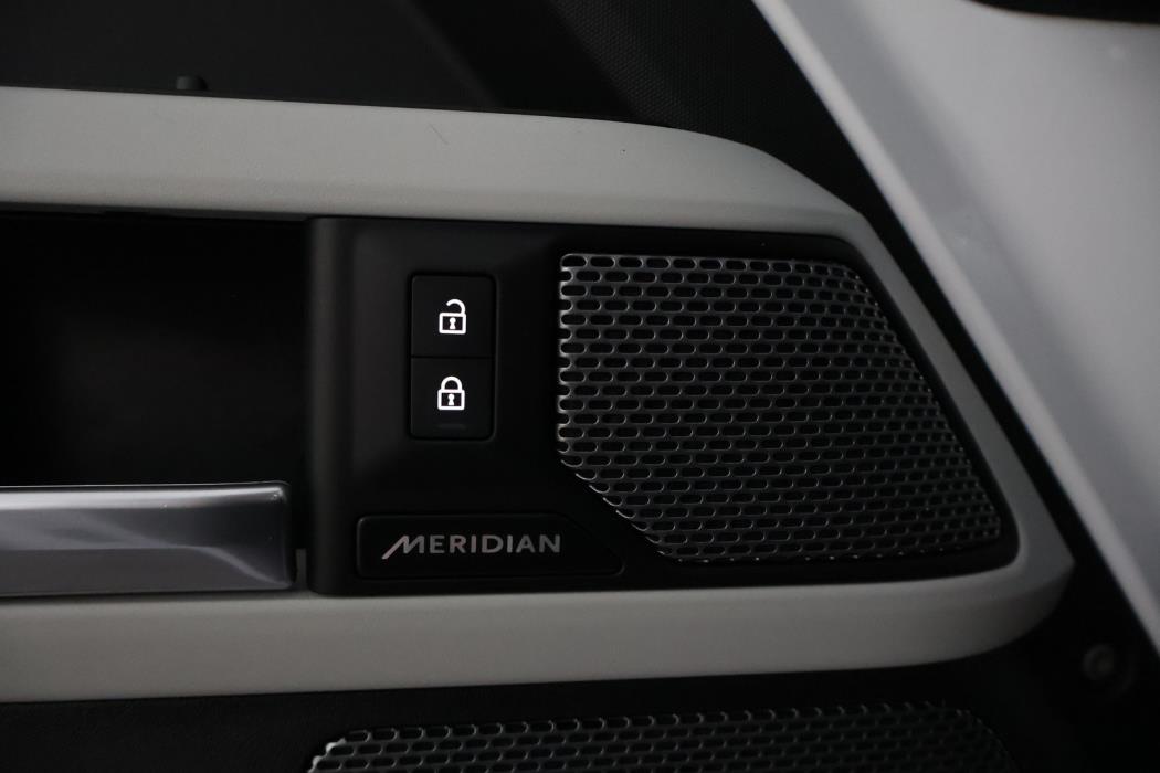 LAND ROVER Defender 2023