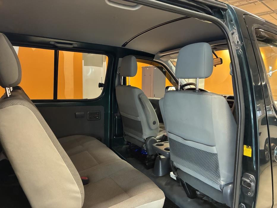 TOYOTA Hiace 2009