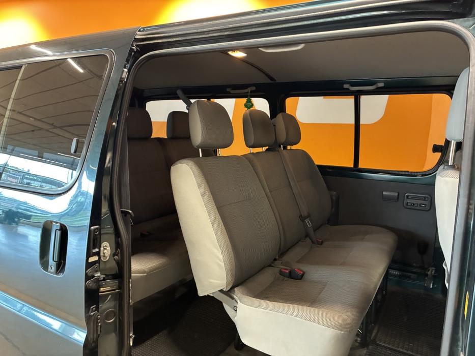 TOYOTA Hiace 2009