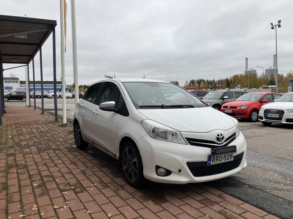 TOYOTA Yaris 2014