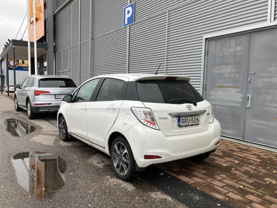 TOYOTA Yaris 2014