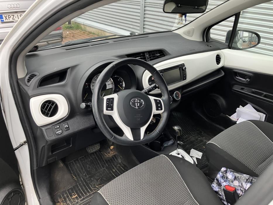 TOYOTA Yaris 2014