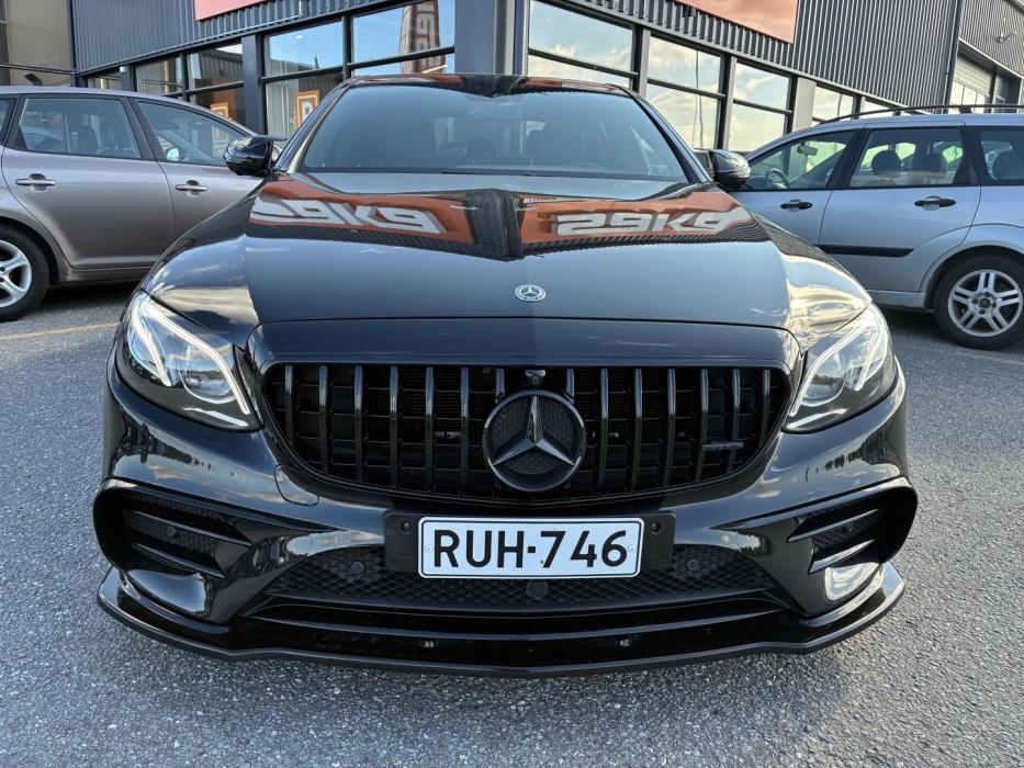 MERCEDES-BENZ E 2019
