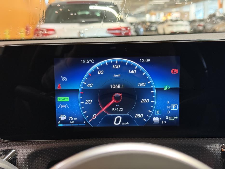 MERCEDES-BENZ A 2021