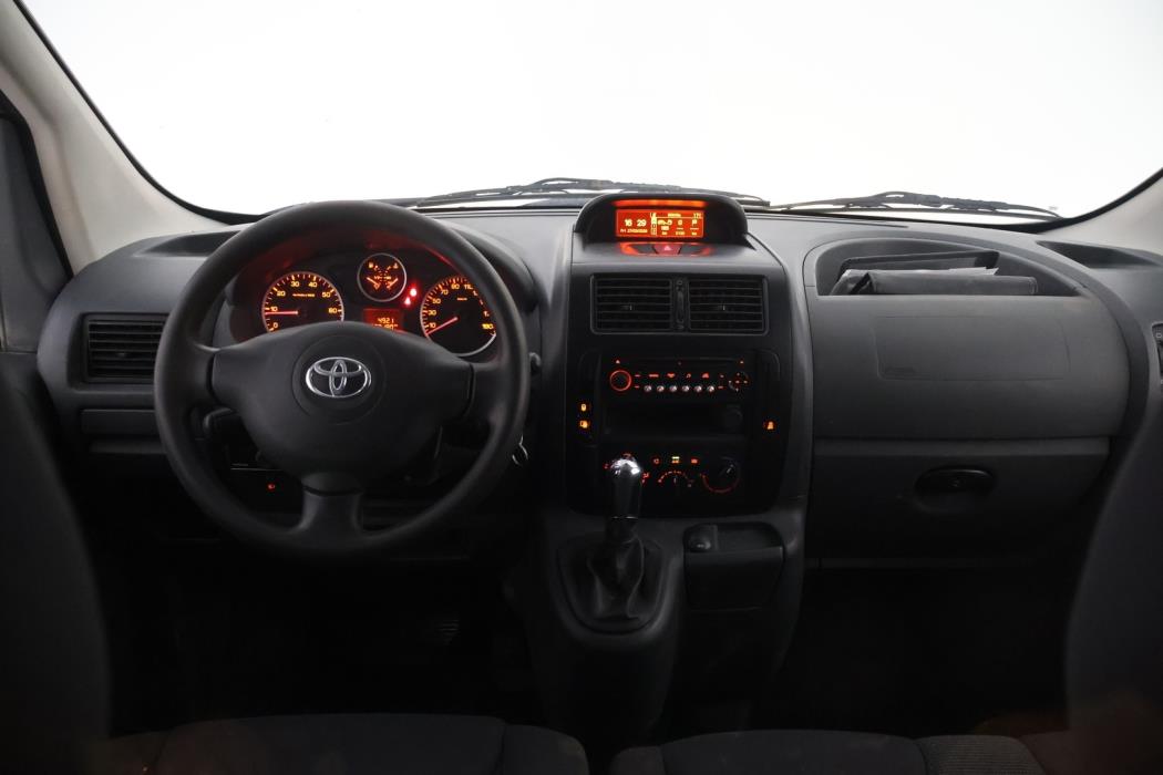 TOYOTA Proace 2016