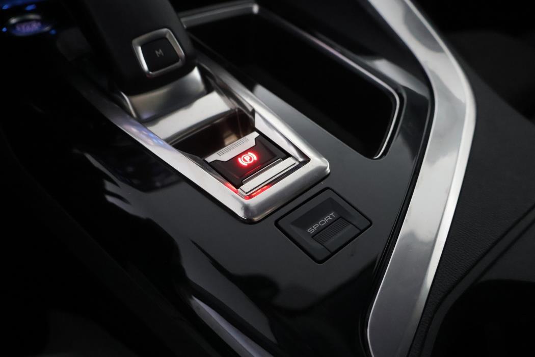 PEUGEOT 5008 2019