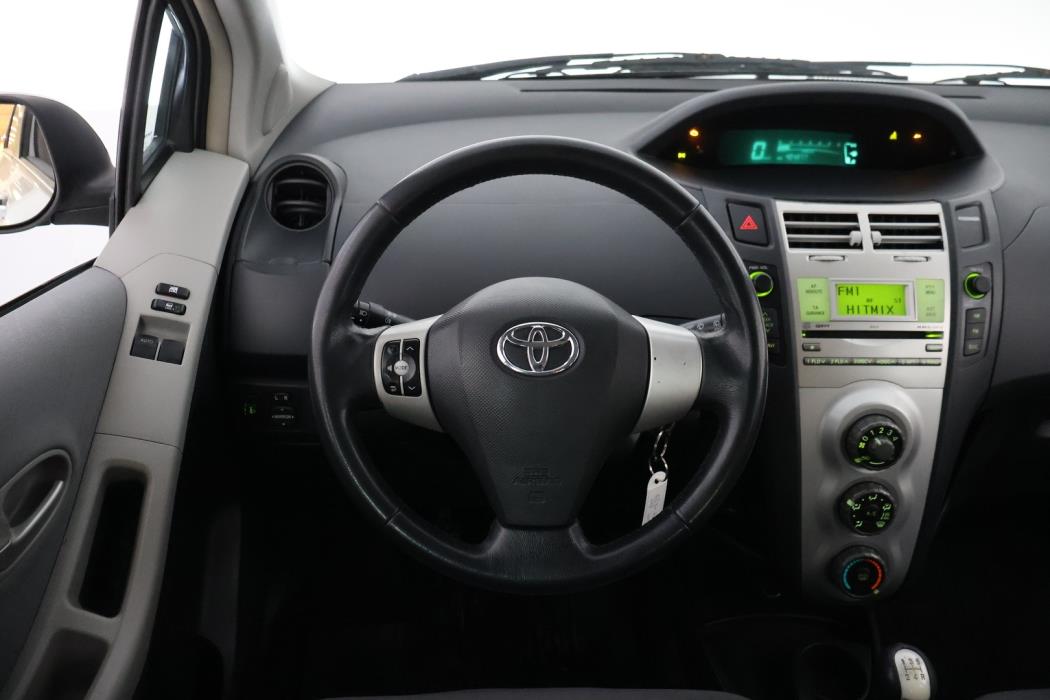TOYOTA Yaris 2008