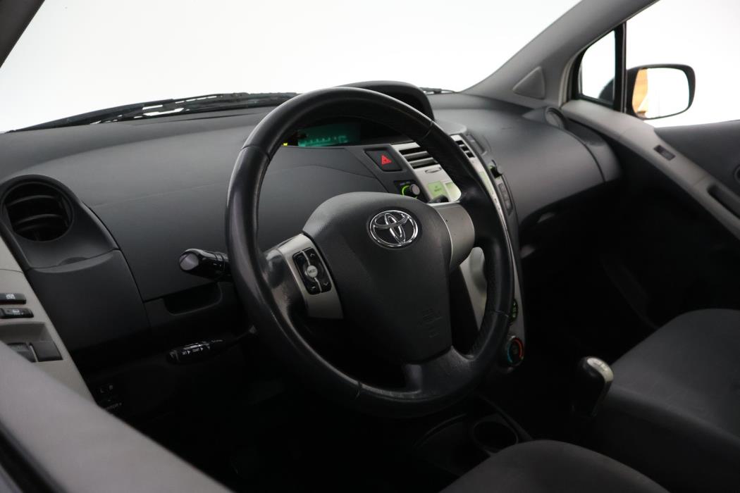 TOYOTA Yaris 2008
