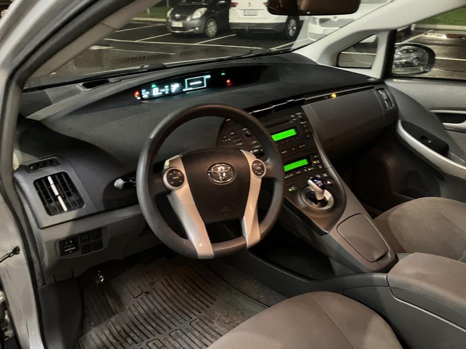 TOYOTA Prius 2010