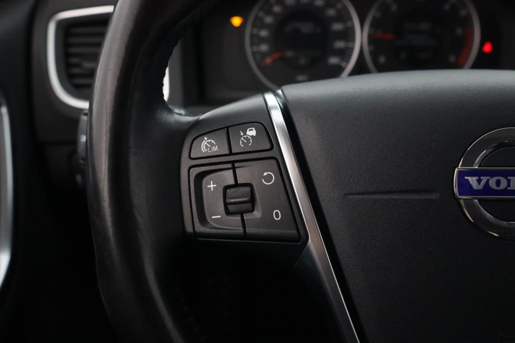VOLVO V60 2013