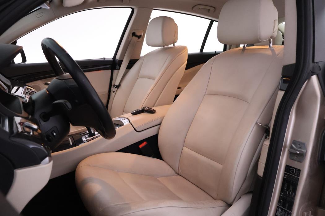 BMW 530 GRAN TURISMO 2013