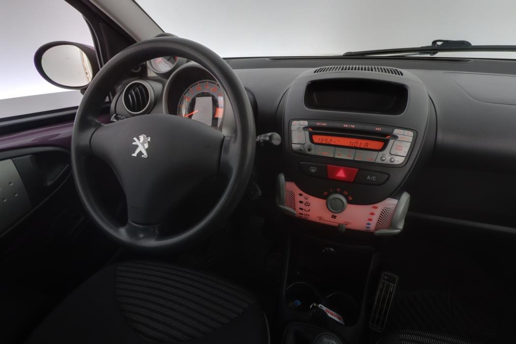 PEUGEOT 107 2013