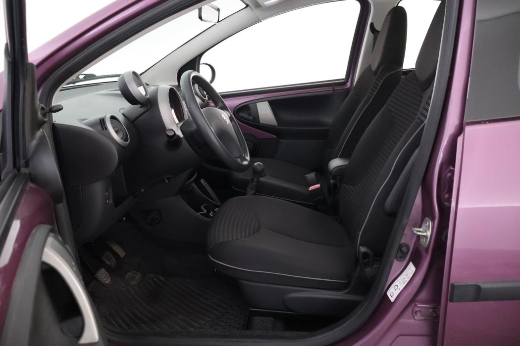 PEUGEOT 107 2013