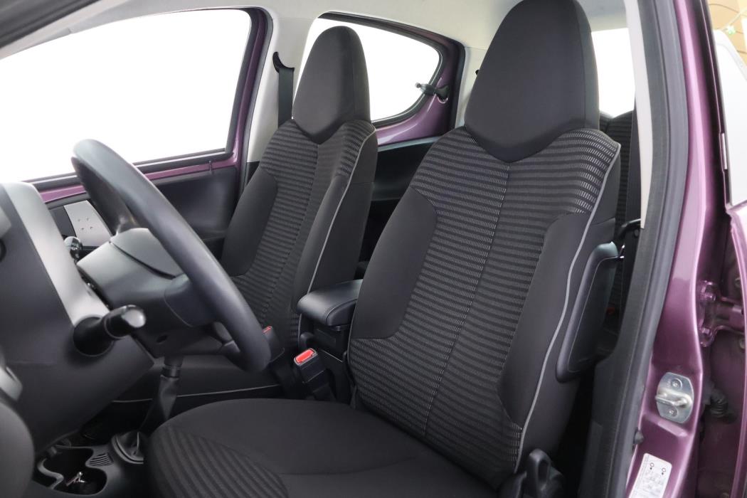 PEUGEOT 107 2013