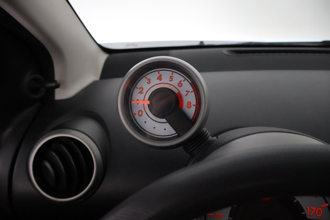 PEUGEOT 107 2013