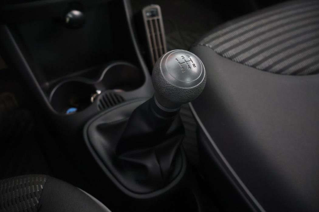 PEUGEOT 107 2013