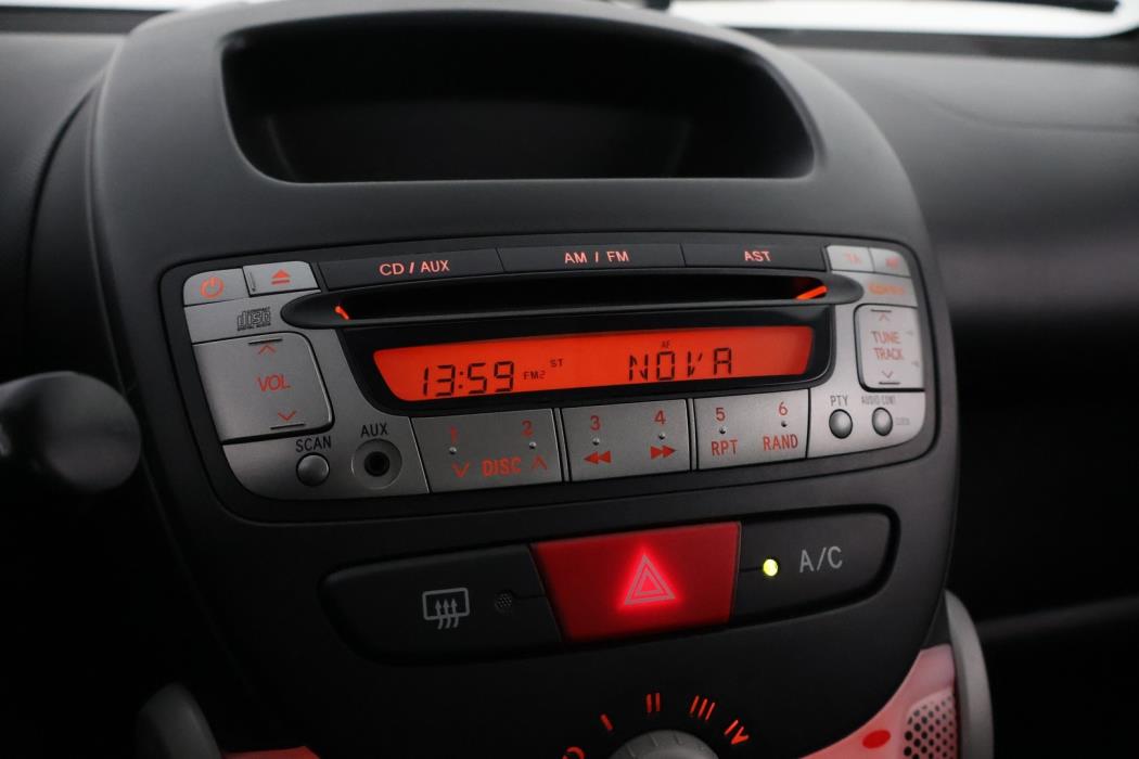 PEUGEOT 107 2013