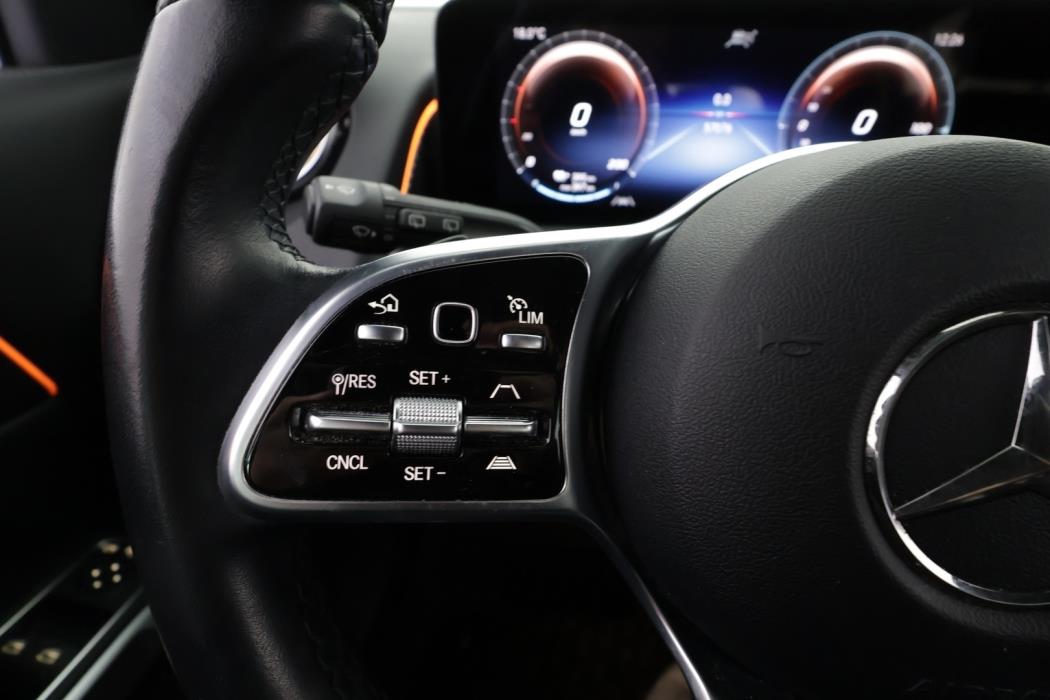 MERCEDES-BENZ EQB 2023