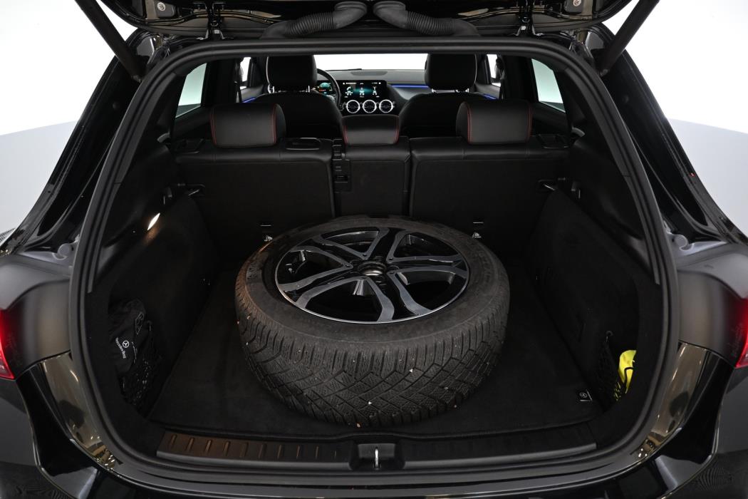 MERCEDES-BENZ EQA 2022