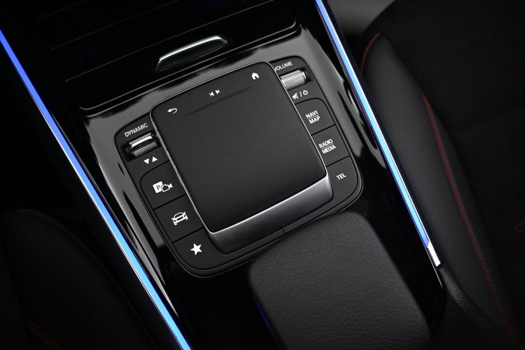 MERCEDES-BENZ EQA 2022