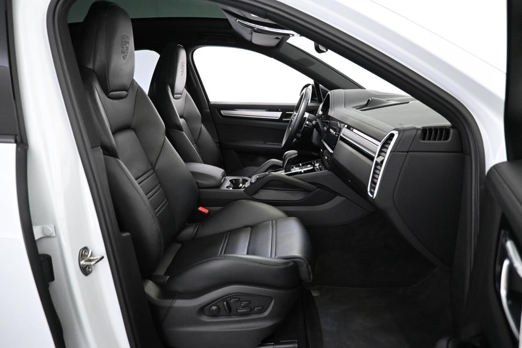 PORSCHE Cayenne 2023