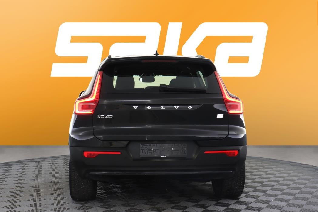 VOLVO XC40 2023