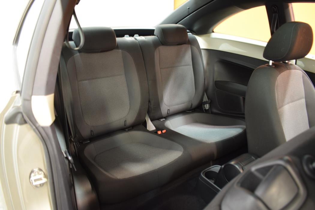 VOLKSWAGEN Beetle 2016
