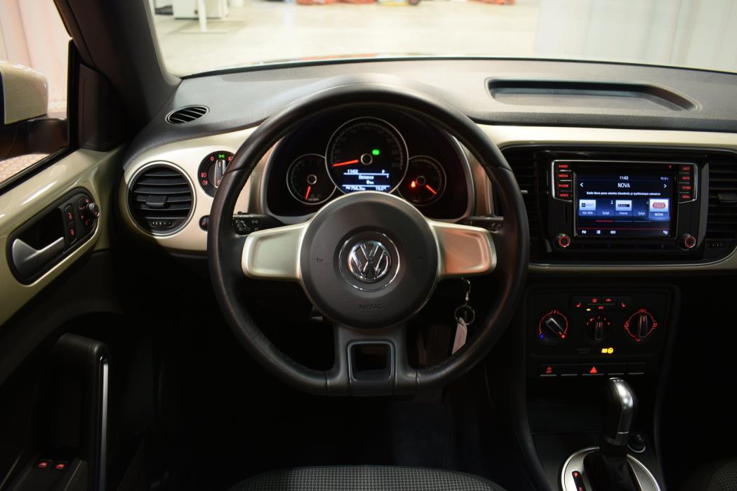 VOLKSWAGEN Beetle 2016