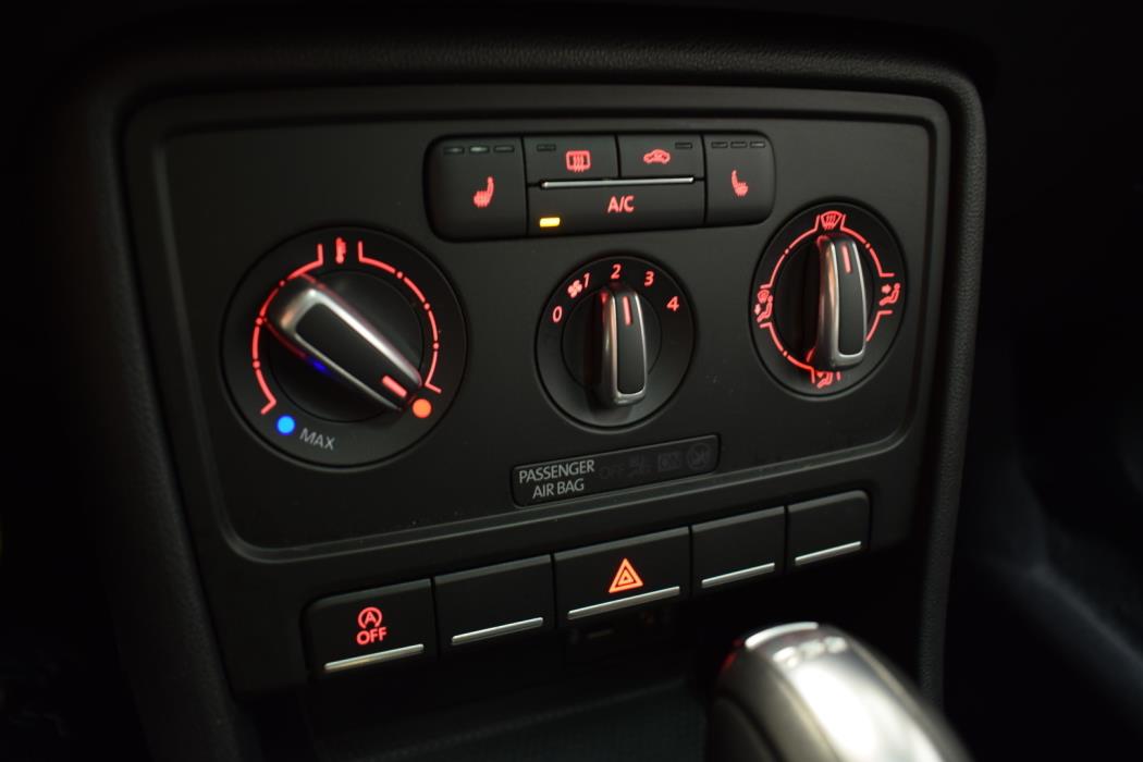 VOLKSWAGEN Beetle 2016