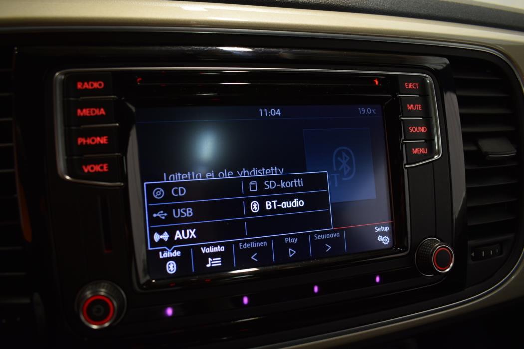 VOLKSWAGEN Beetle 2016