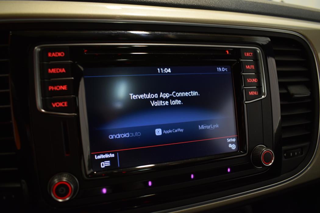 VOLKSWAGEN Beetle 2016