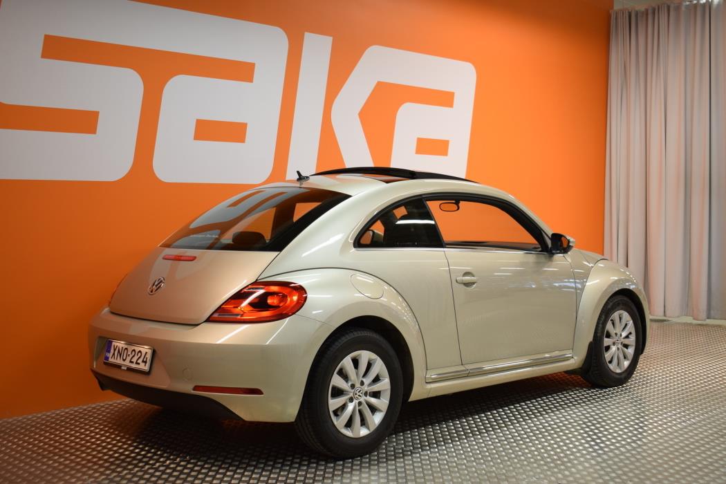 VOLKSWAGEN Beetle 2016